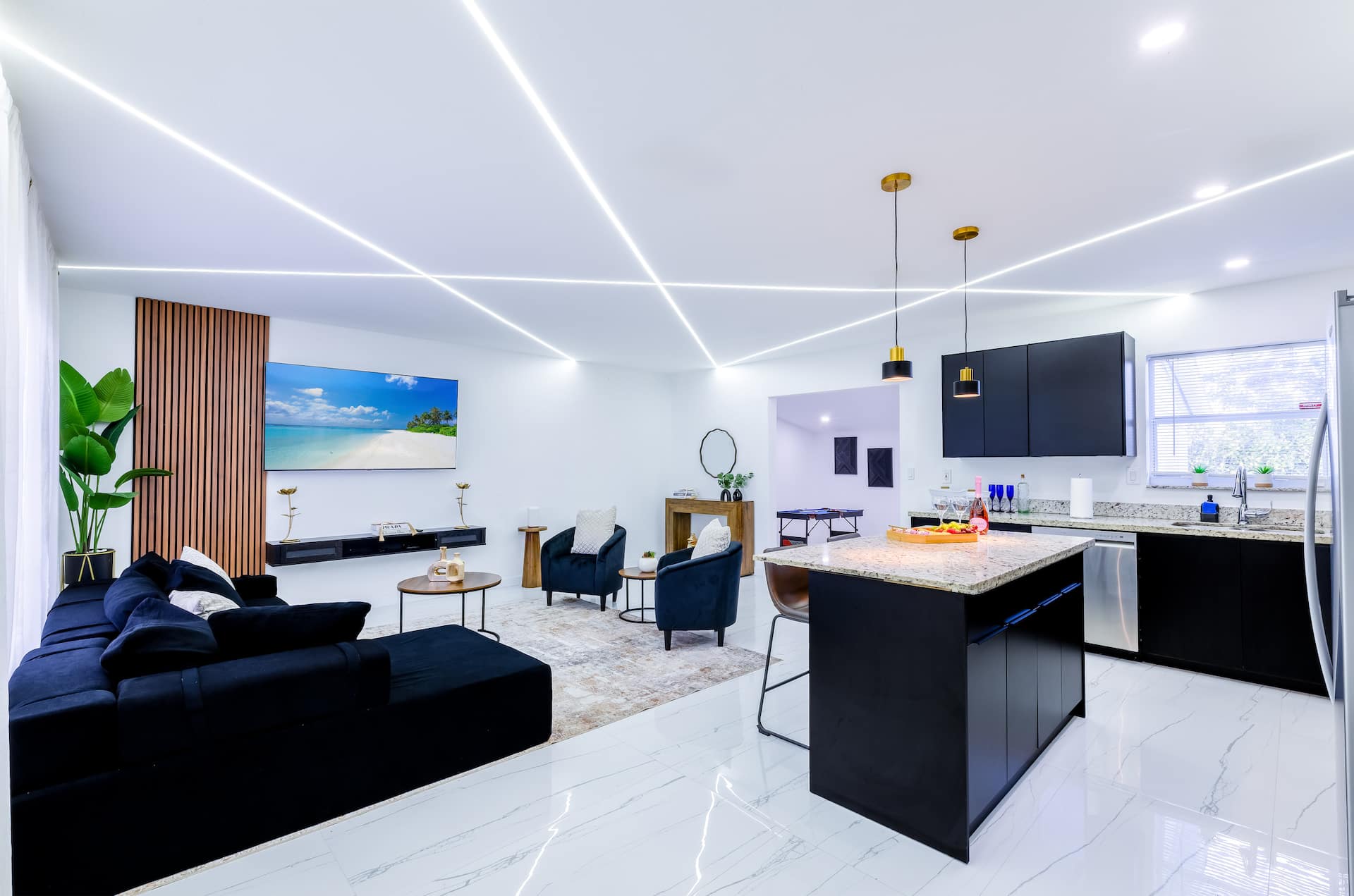 Chic Luxury Haven, nightclub room, theater, 9 beds