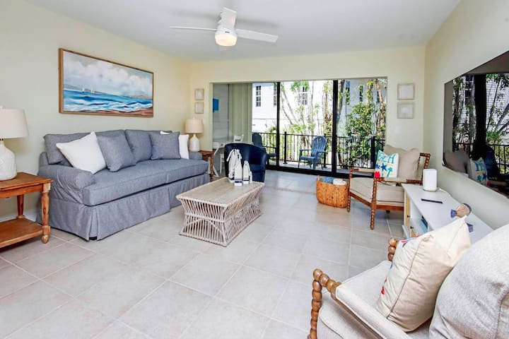 Captain's Haven Sanibel, With Pergola On East End - Sanibel, FL
