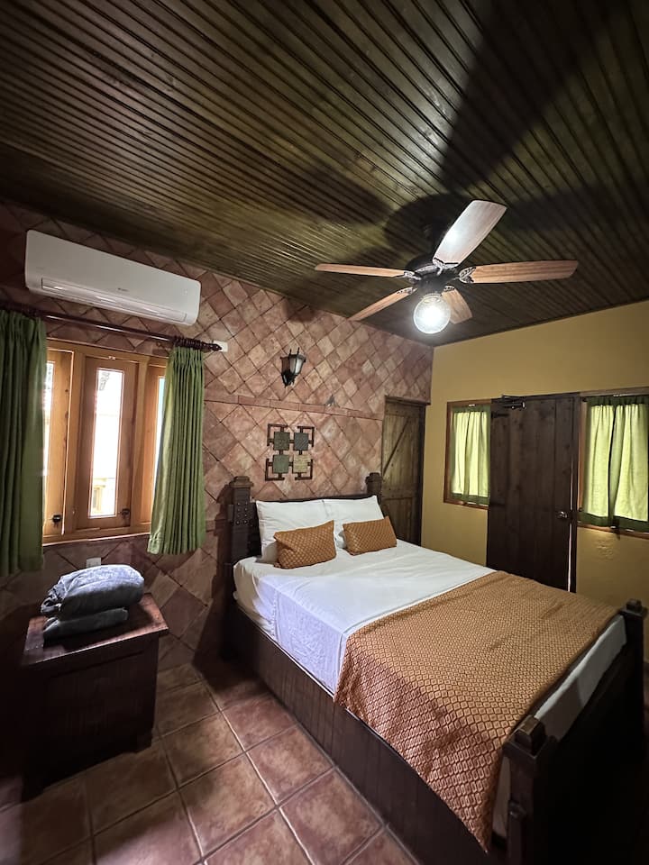1 Queen bed, Air conditioning, Bed linens, Hangers, Iron, Mountain View, Private Bathroom, Extra pillows and Blankets, Clothing Storage, WIFI, Balcony