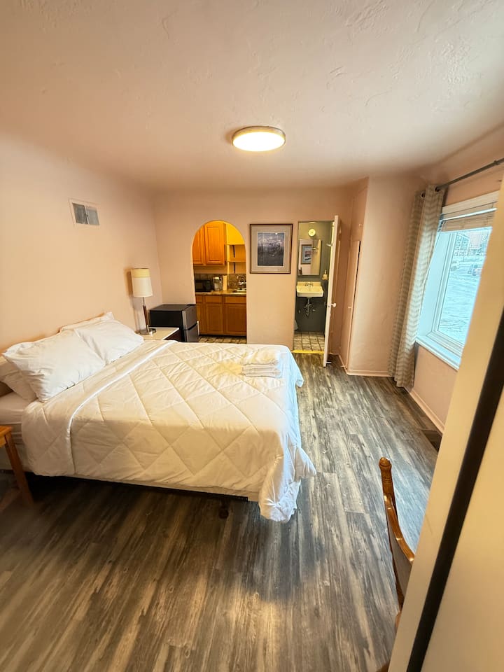 Cozy Studio Downtown Anchorage - Airbnb