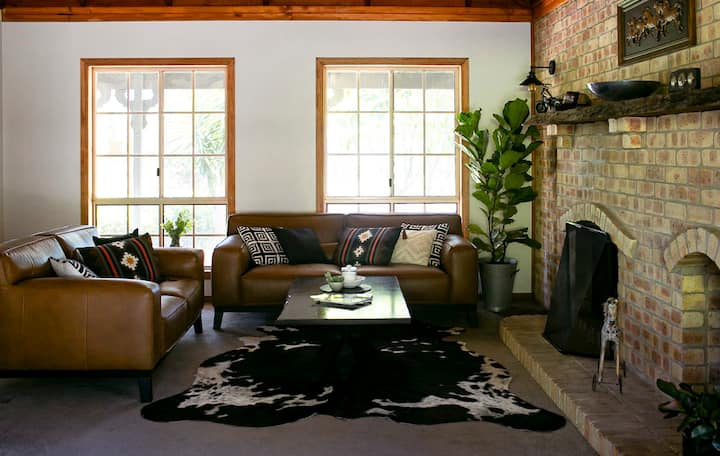 Kingfisher Lodge - King Beds, Pool & Fireplace - Gleneagle
