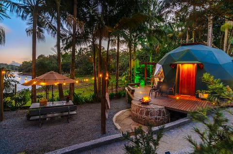 Dome with Jacuzzi – Private Location by the Dam