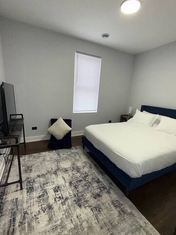 Feel at home (Entire Listing) gallery image 5