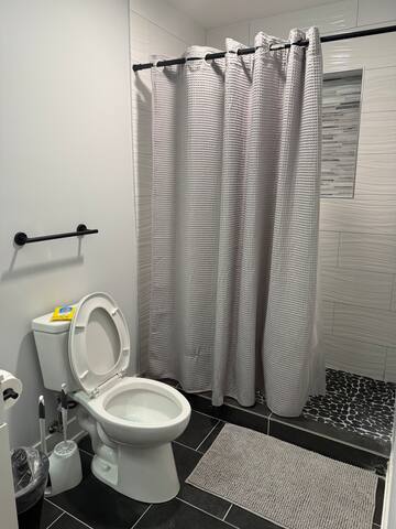 Feel at home (Entire Listing) gallery image 3