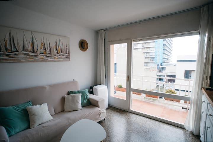Centric Apartment With Small Parking In Palamós - Palamós