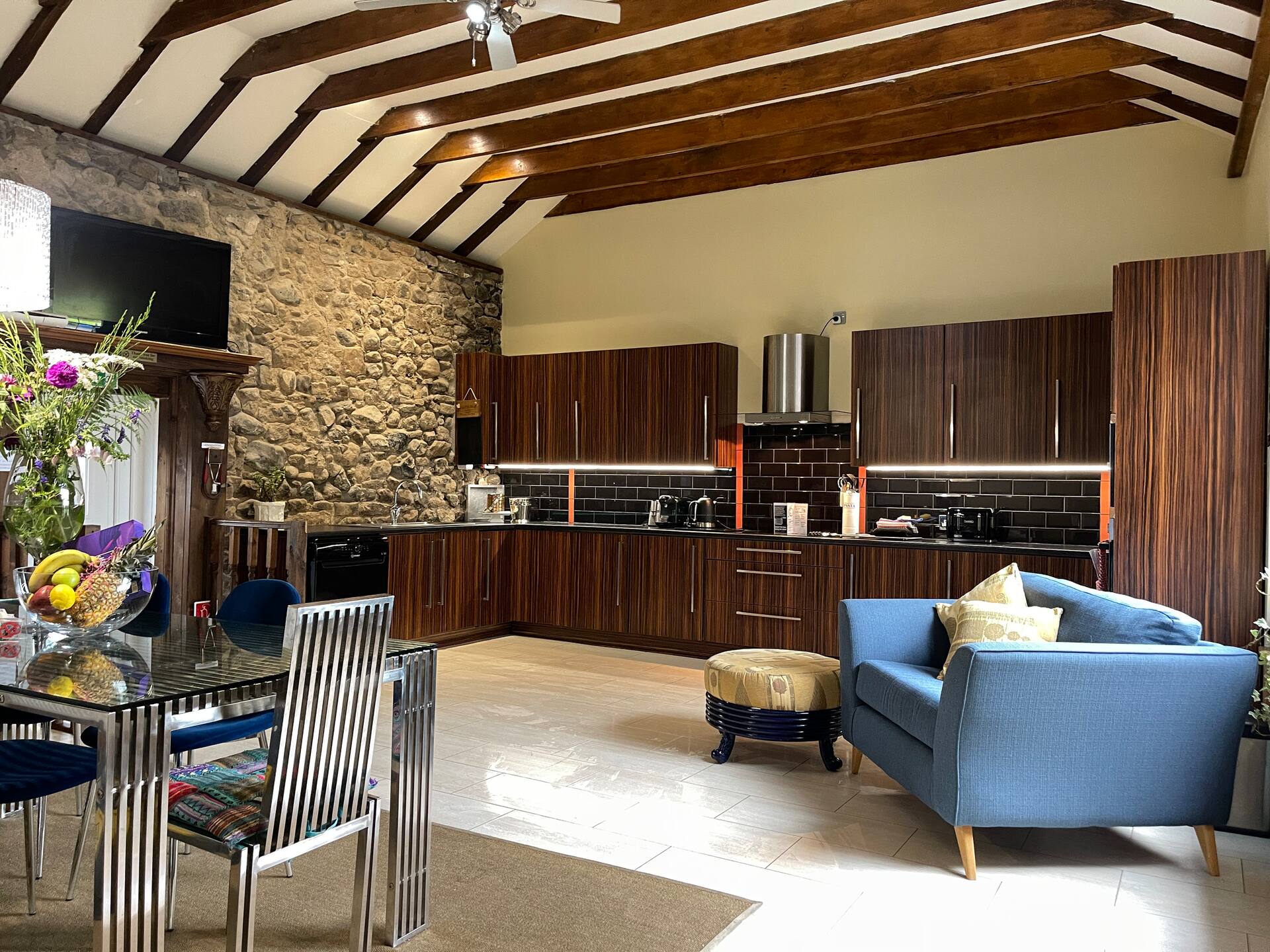 Strathaven 3-bed with outdoor BBQ Hut pets welcome
