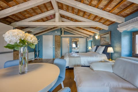 Popular Airbnb listing: Casa degli Artisti. Blue Apartment in Rovinj