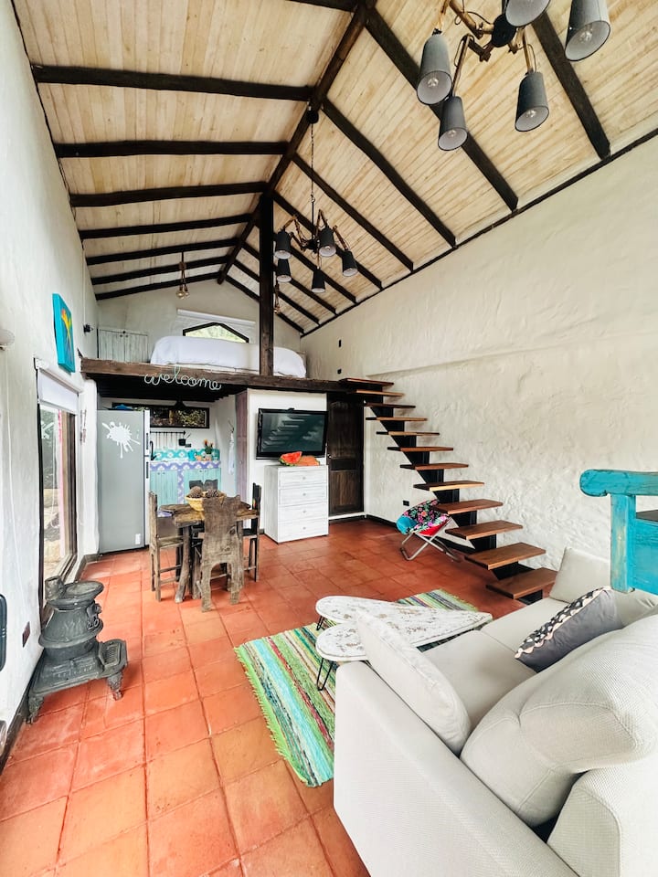 Casita Rosada En La Montaña De Sopó - Sopo