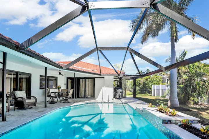Central Location, Large Family Friendly Pool Home - Marco Island, FL