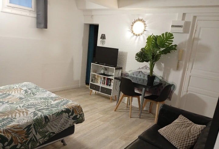Studio Rdc Saintes Rue Piétonne Vrai Lit Netflix - Saintes