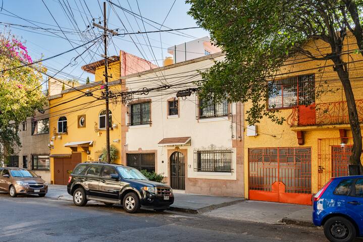 VH | Condesa stay in cozy 8-bedroom house | 38 gallery image 2