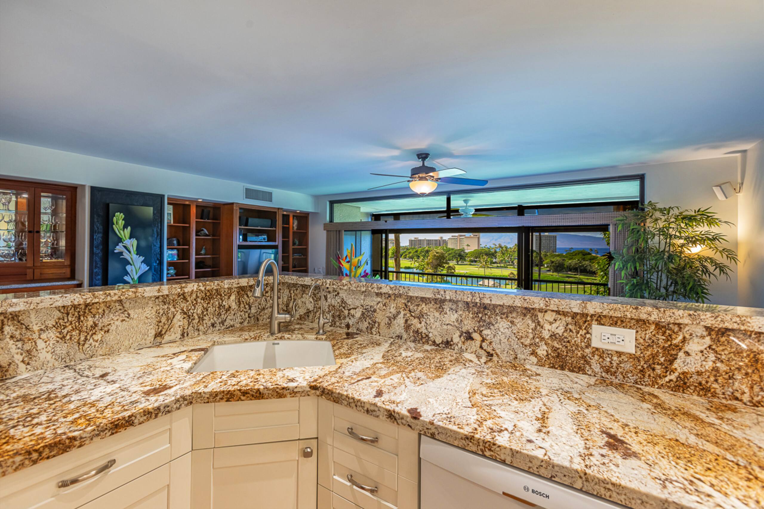 Condo in Lahaina · ★4.6 · 2 bedrooms · 3 beds · 2 baths - Image 11