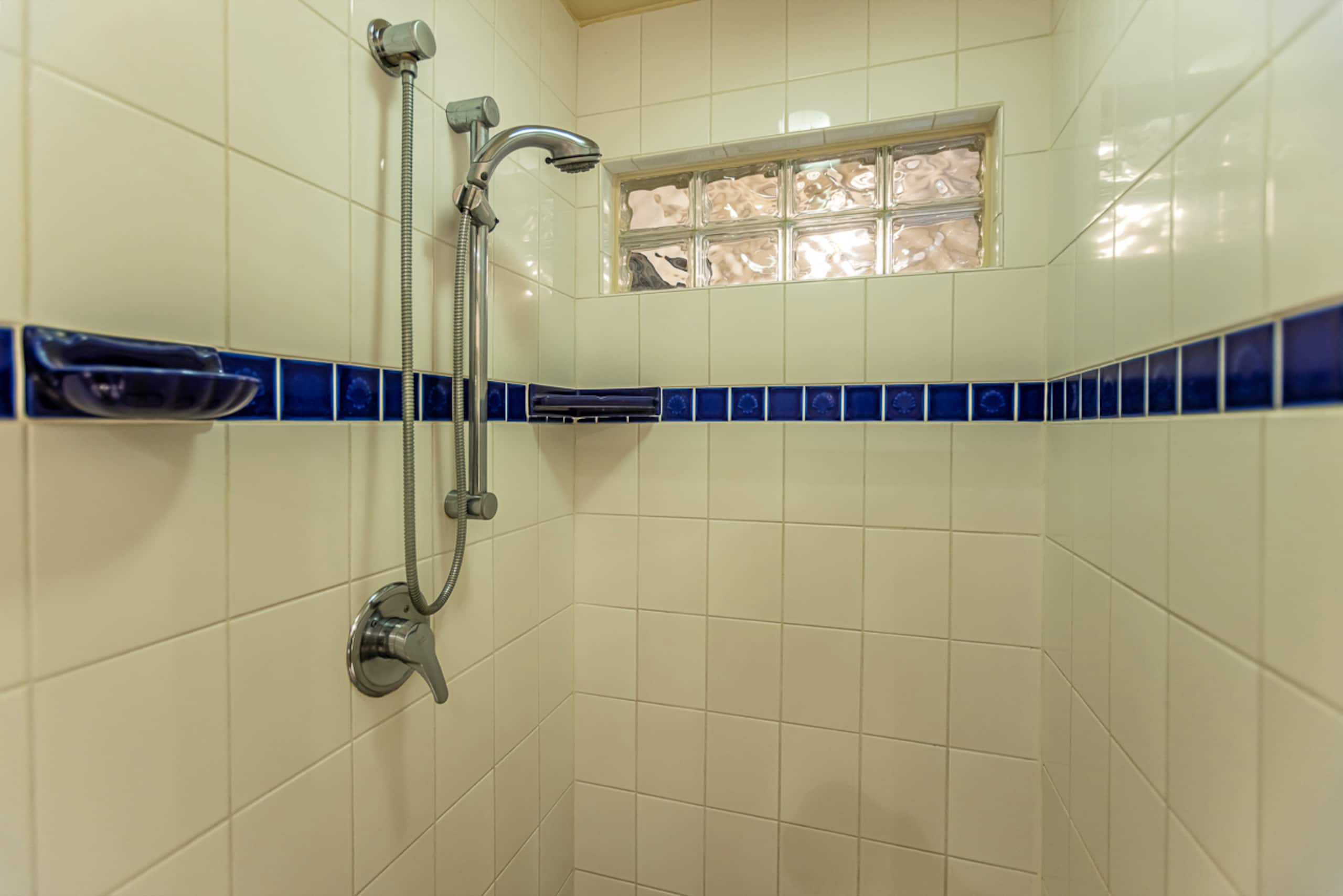 Condo in Lahaina · ★4.6 · 2 bedrooms · 3 beds · 2 baths - Image 30