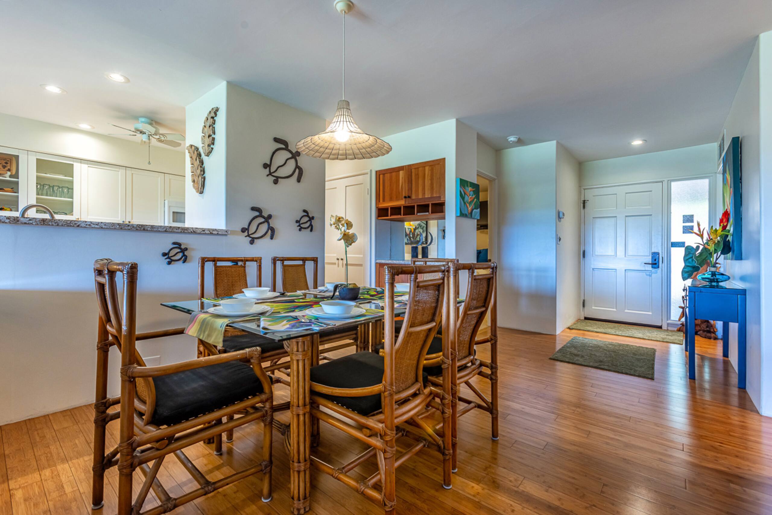Condo in Lahaina · ★4.6 · 2 bedrooms · 3 beds · 2 baths - Image 9