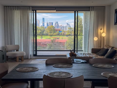 Luxury 3 bedroom apartment with park & city  views