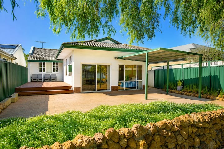 Spring Comes Easy At Coast Haven - Busselton