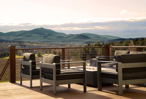 The Vista: 12 min to Stowe, Pool, Theater, Hot Tub