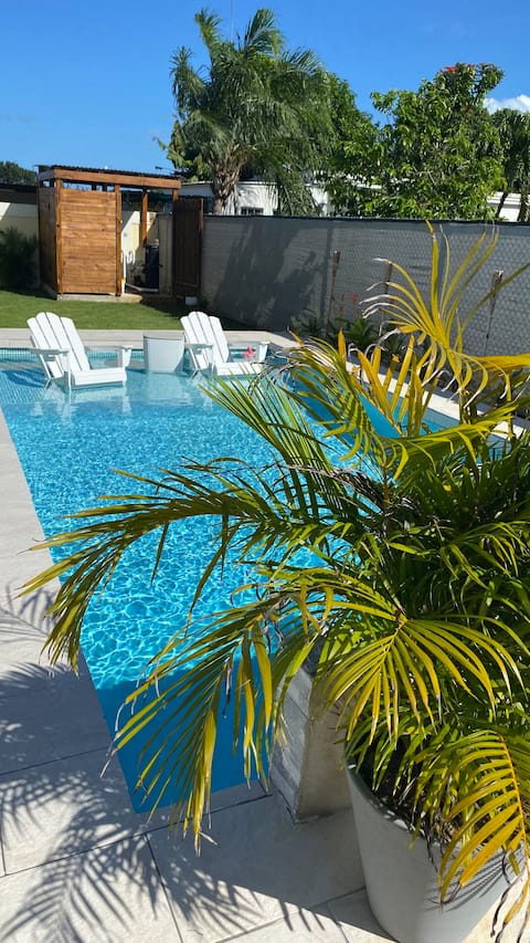 3 MIN TO BEACH Family Retreat- Pool and Paradise
