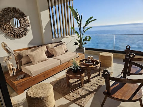 CASA AZUL, Seafront house, Elevator to the beach!