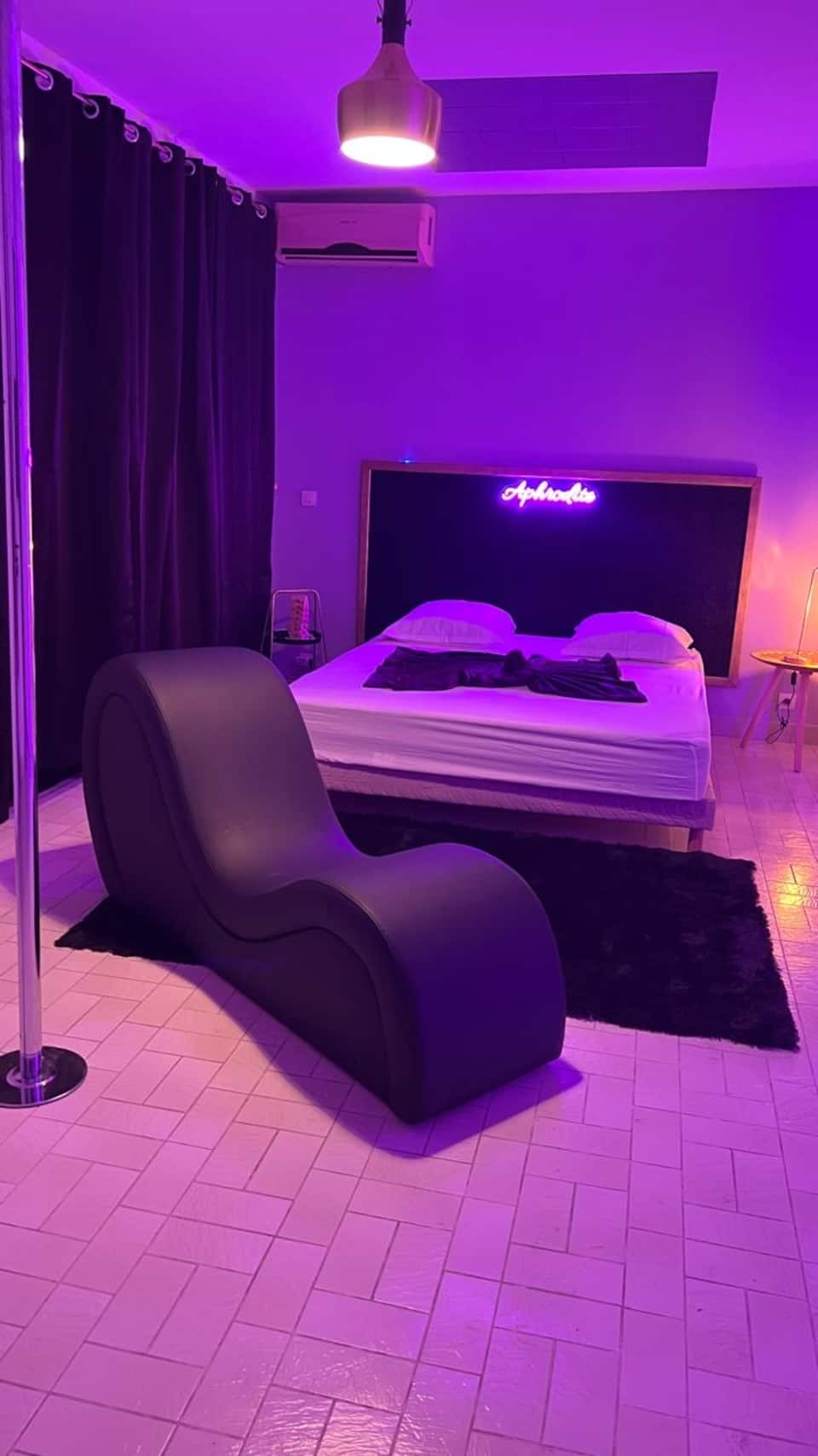 Aphrodite, Love room