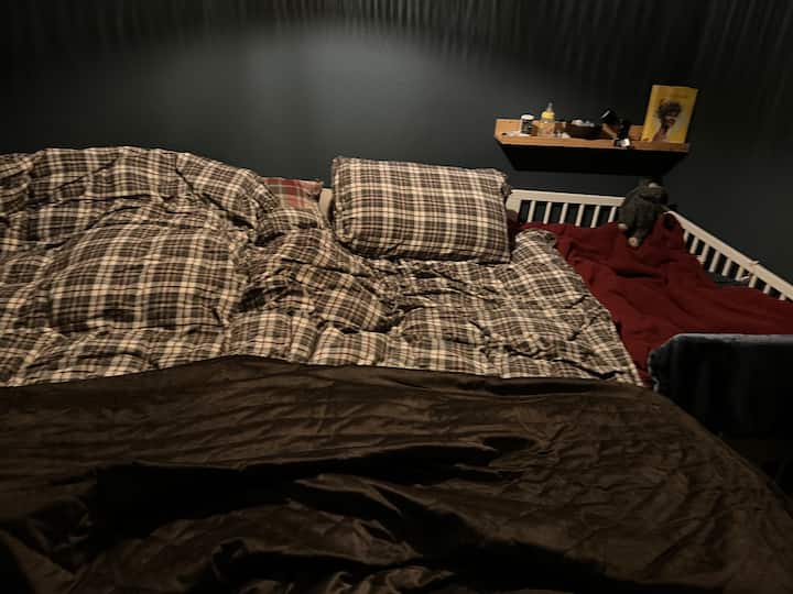 საძინებელი 1