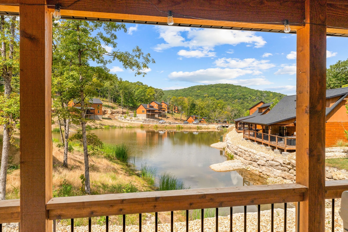 Hideaway w Pvt HotTub-Arcade-Cmty Pool-FreeTickets - Cabins for
