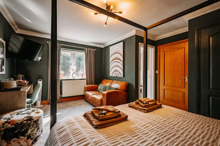 Boutique Rooms - King Suite - Shrewsbury