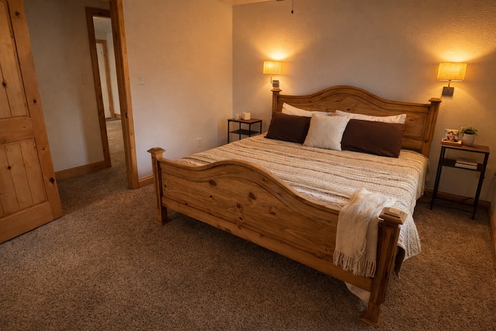 Riverfront Cabin - Sleeps 8, Hot Tub & Sauna