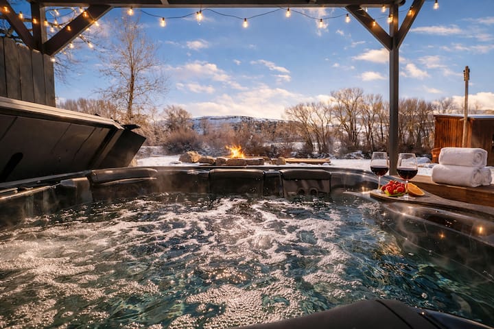 Riverfront Cabin - Sleeps 8, Hot Tub & Sauna