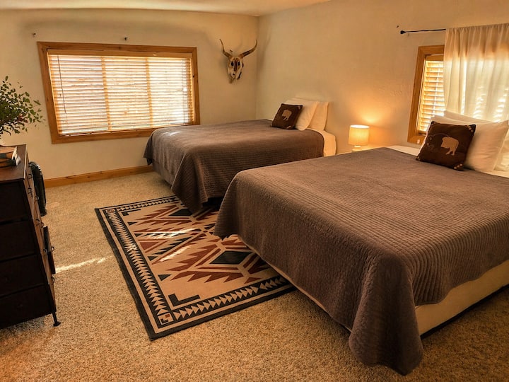 Riverfront Cabin - Sleeps 8, Hot Tub & Sauna