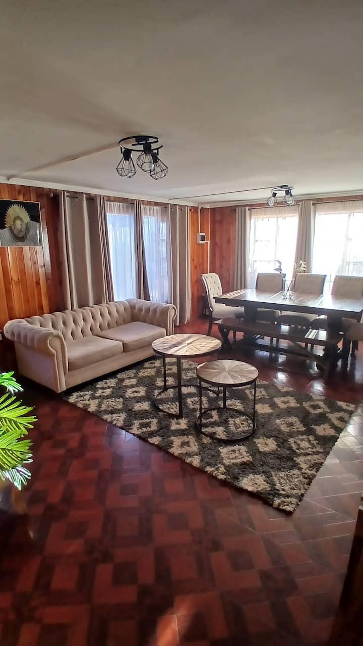 Casa Principal En Terreno Compartido Con Mas Casas - Punta Arenas