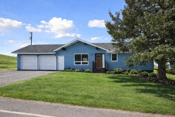 Northern Mi Escape | Sleeps 10 | Golf & Ski Resort - Gaylord, MI