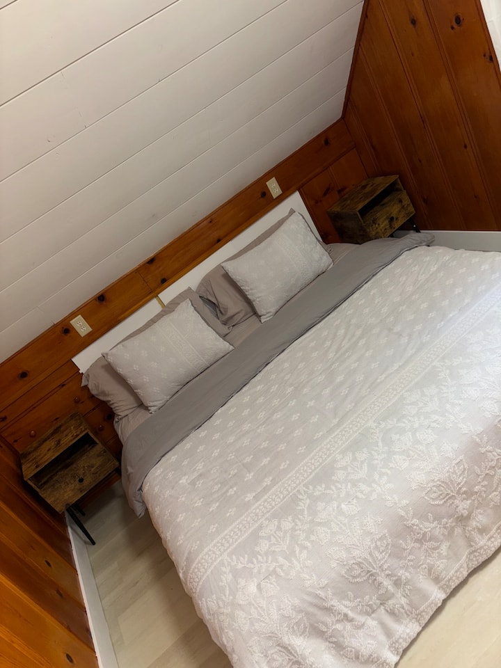  Glavna spavaća soba s bračnim krevetom (180 – 200 cm) 