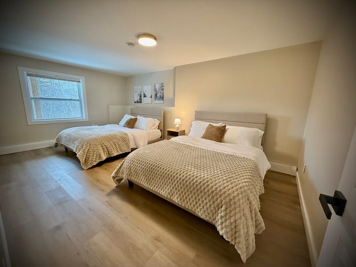 غرفة نوم بسريرين كوين