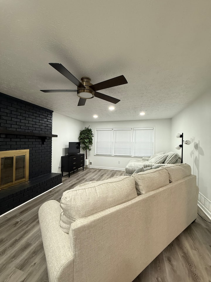 The Kennesaw House (Room F) - Kennesaw, GA