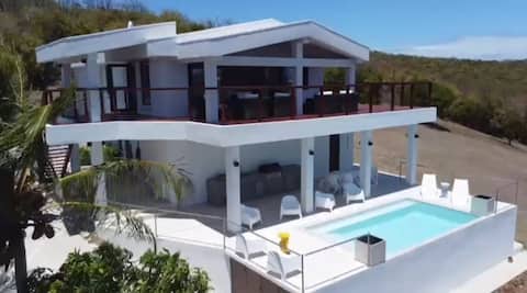 180° Views of Island Luxury