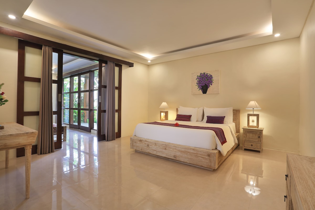 Home in Kecamatan Ubud · 1 bedroom · 1 bed · 1 private bath，Airbnb 可比房源