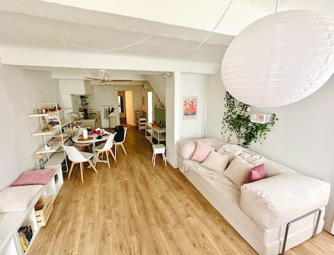 Propriété Airbnb réussie: Spacious apartment in downtown Hyères à Hyères