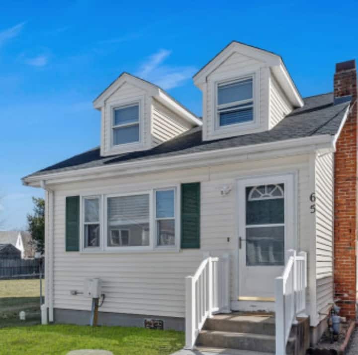 Cove Cottage | Close To Newport & Beaches - Tiverton, RI