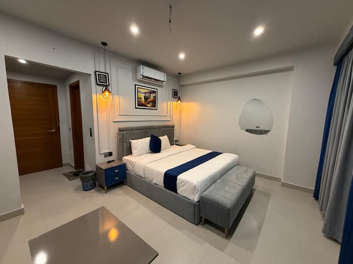 Wht On Rent In Pakistan 1 KING bed with Ac TV netflix - Hotels for Rent in Karachi, Sindh ...