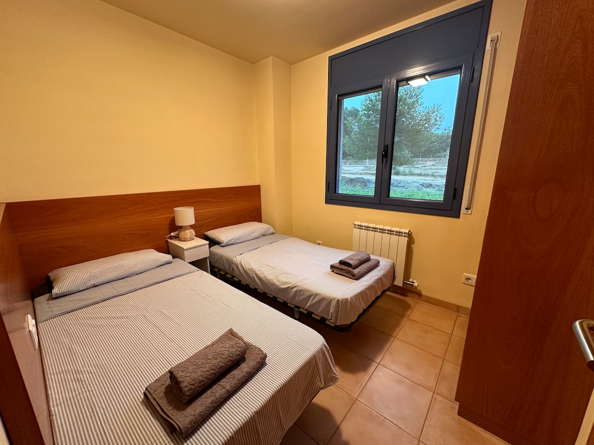 Kamer met 2 eenpersoonsbedden op de bovenste verdieping