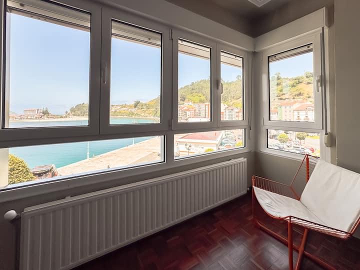 Vistas Al Muelle Y La Ría · Centro De Ribadesella - Ribadesella