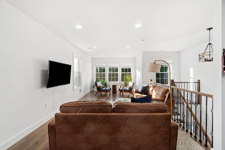 10 bd & 5 ba | Backyard | Near NY & EWR