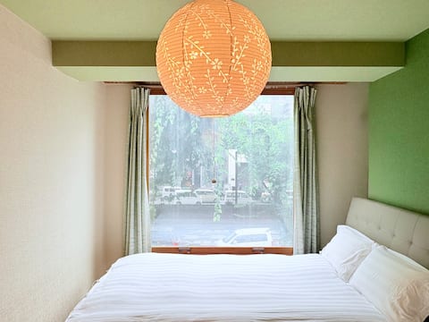 Kuromon Market B&B Sunshine Room; Walk to Kuromon Market/Dotonbori Glico/Airport Direct/USJ/3 bedroo