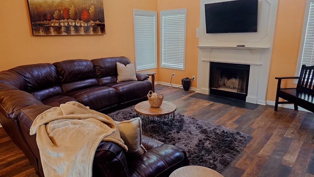 Popular Airbnb listing: Relaxing, Hot tub, Game room, firepit, outdoor TV in Stonecrest