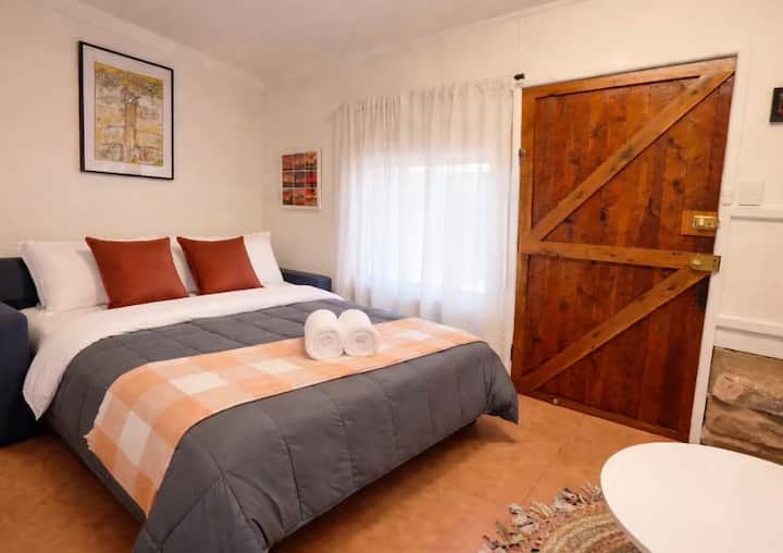 The Miners Cottage 
On Nettleton - Lightning Ridge