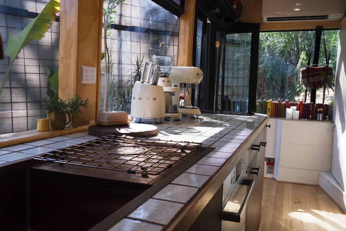 Decorating With Chinoiserie - Everything You Need to Know - Worthing Court  | DIY Home Decor Made Easy, image size:1200x800