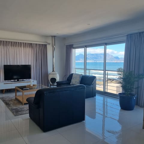 Beach House in Blouberg Strand