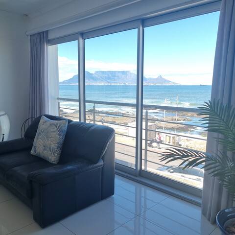Beach House in Blouberg Strand gallery image 2
