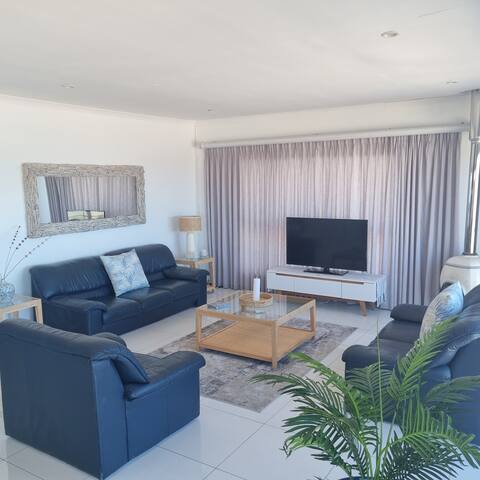 Beach House in Blouberg Strand gallery image 4